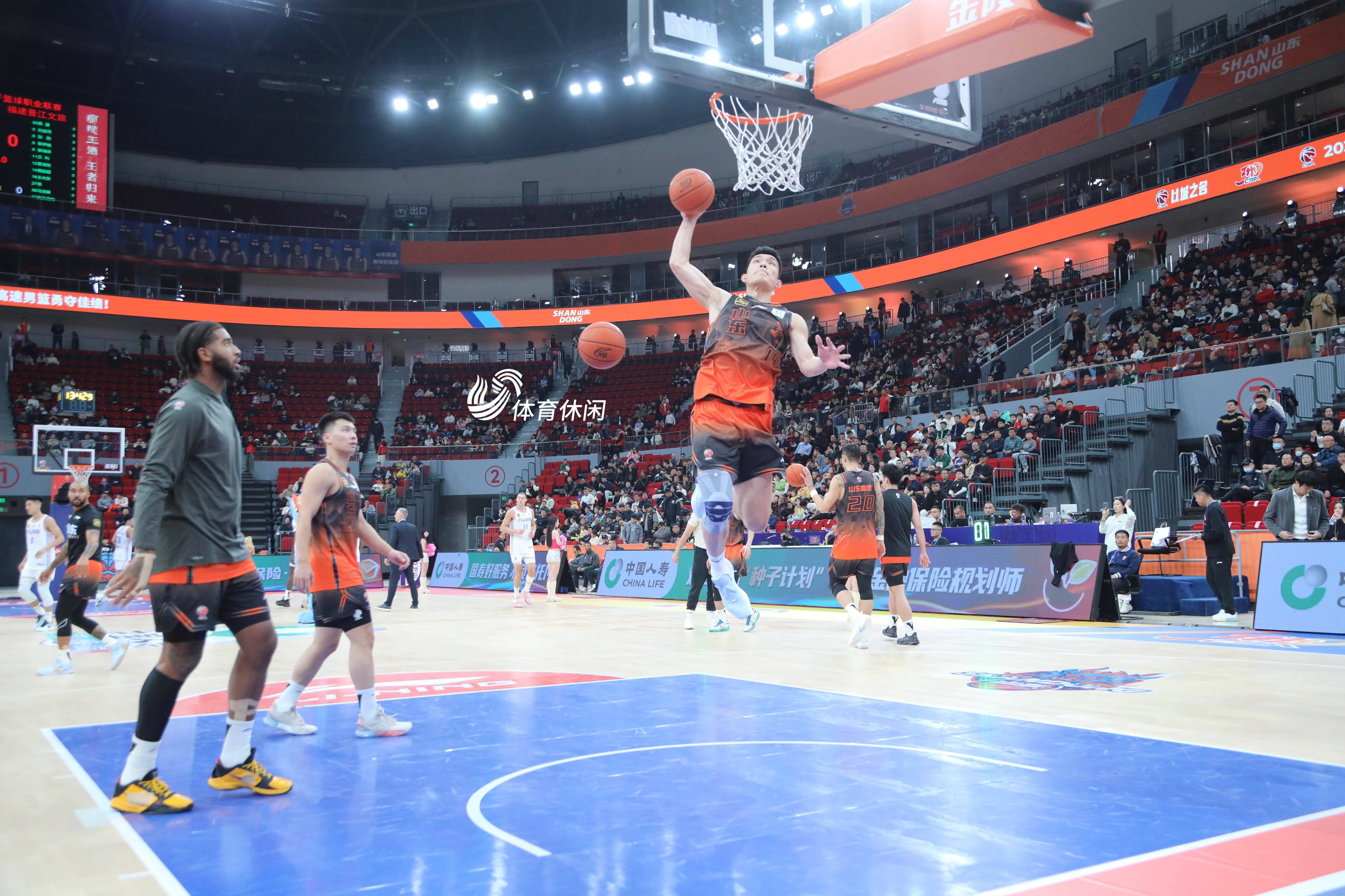 九游培训-关于新赛季首场胜利，山东男篮破门而入的信息