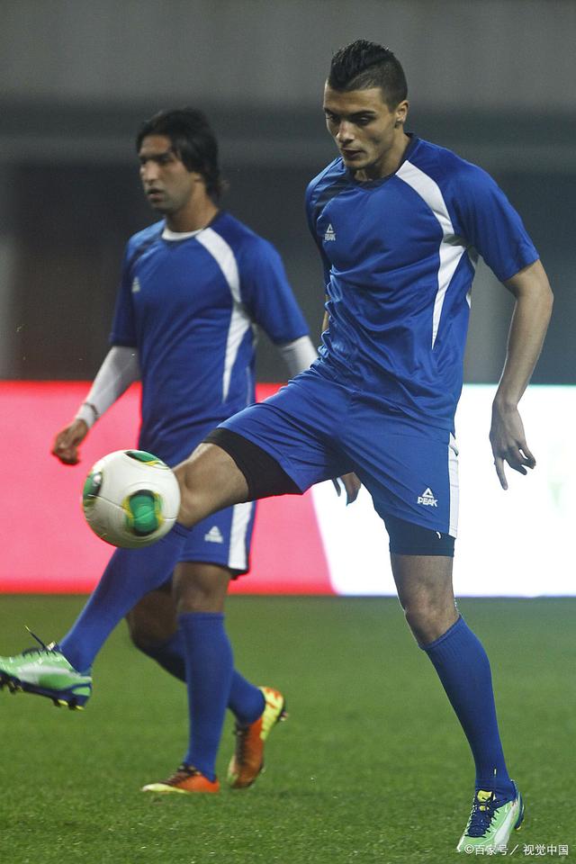 九游电竞-关于四面楚歌：女子足球队面临压力的信息