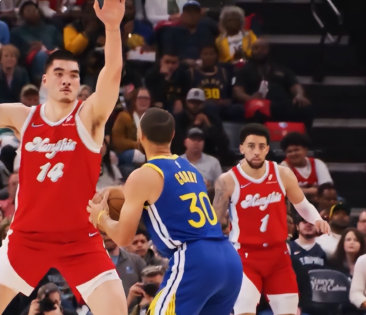 关于勇士大胜国王，全队团结击败对手的信息