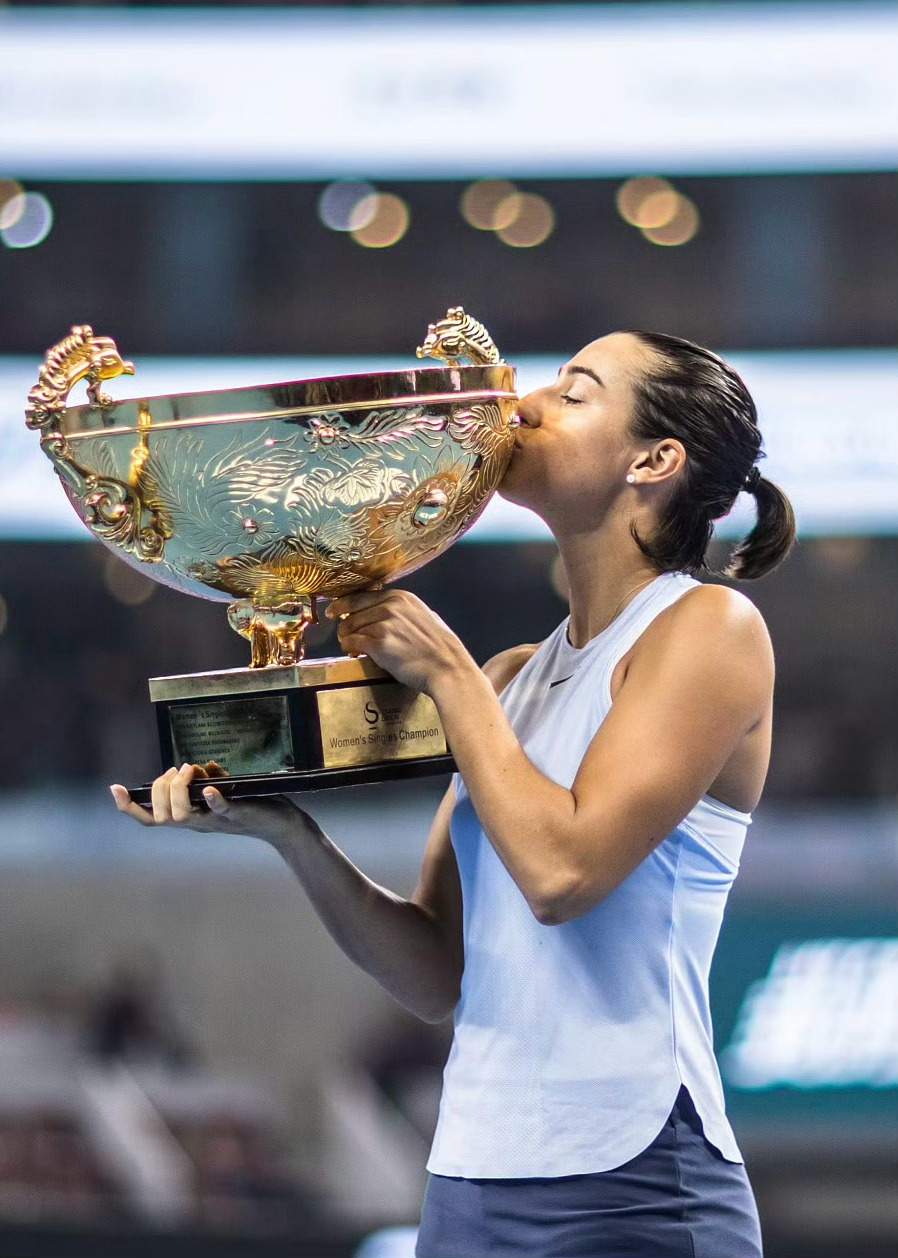 冰岛运动员勇夺冠军，创造佳绩