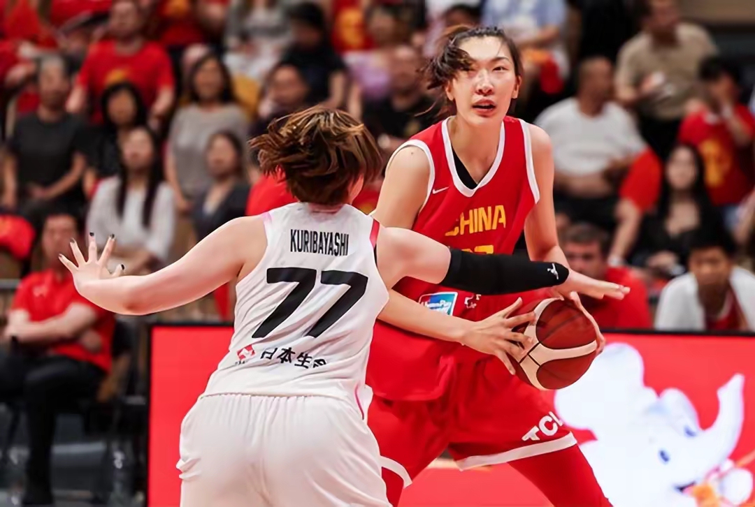 包含内线双塔表现出色，助球队获胜的词条