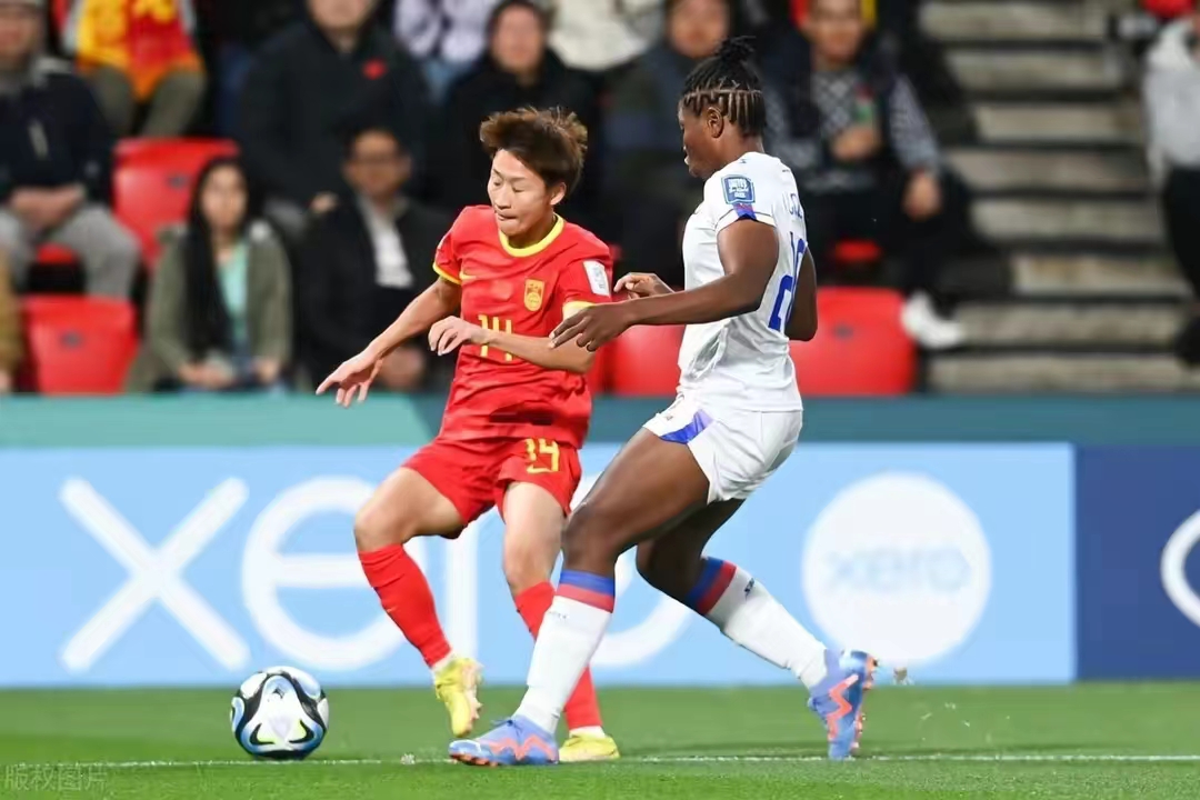 九游网址-包含中国女足球员勇夺胜利,展现实力与拼搏精神的词条